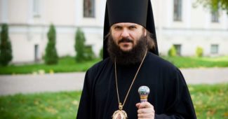 Нужно ли «запирать» священников в храмах?
