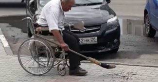 Иерей Святослав Шевченко рассказал в блоге про дворника-колясочника