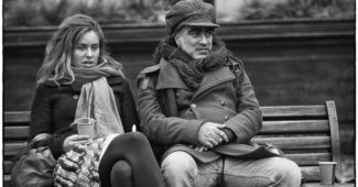 Женаты 2 года, муж перестал со мной общаться. Как быть?