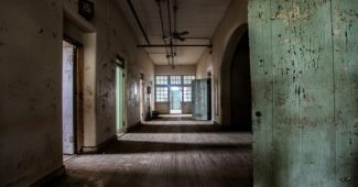 У бабушки слабоумие, положили в психбольницу, мучает совесть. Что делать?